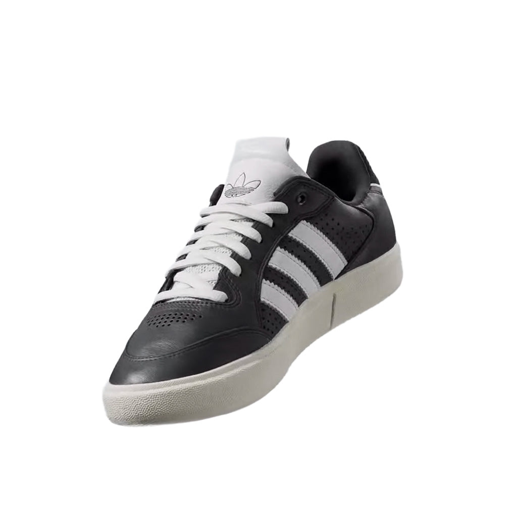 adidas skateboarding jq1137 tyshawn low shoes core black footwear white cream white