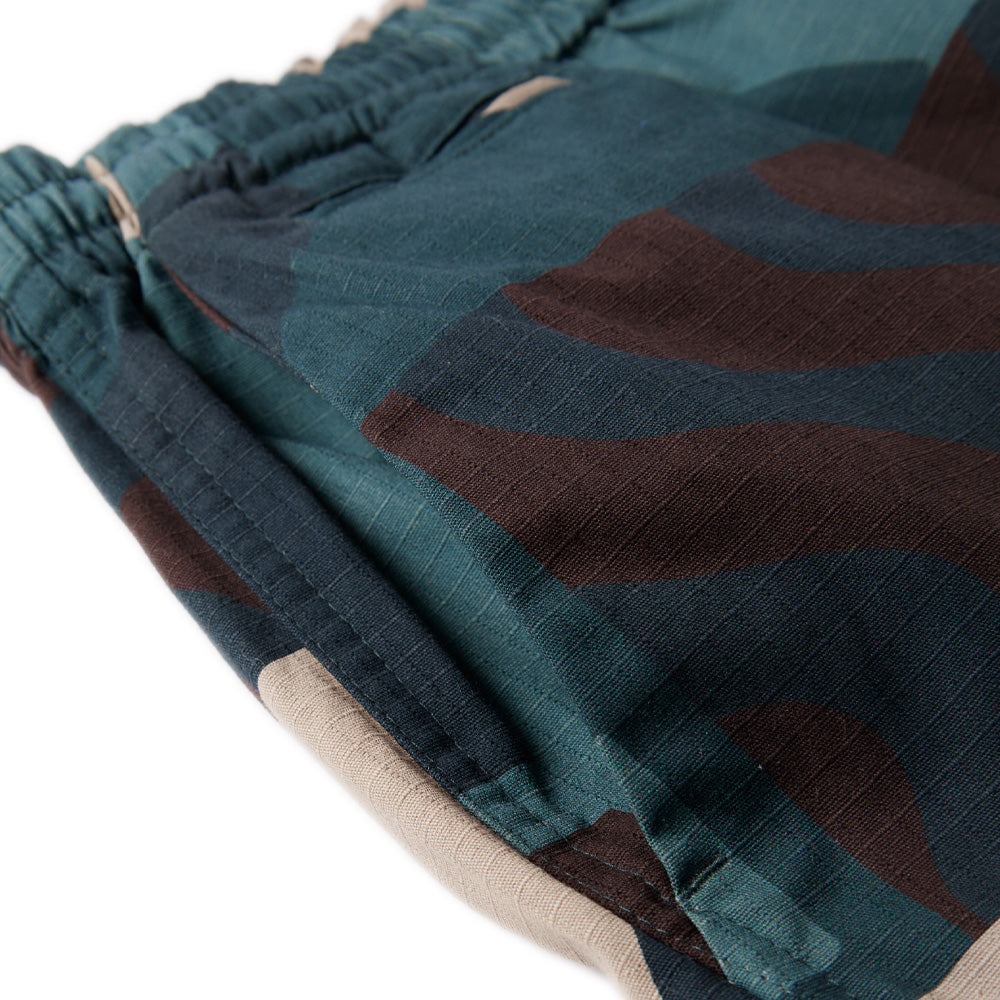 by parra 51242 distorted camo shorts green