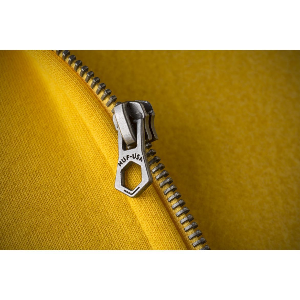 huf pf00024 woven label zip hood mustard