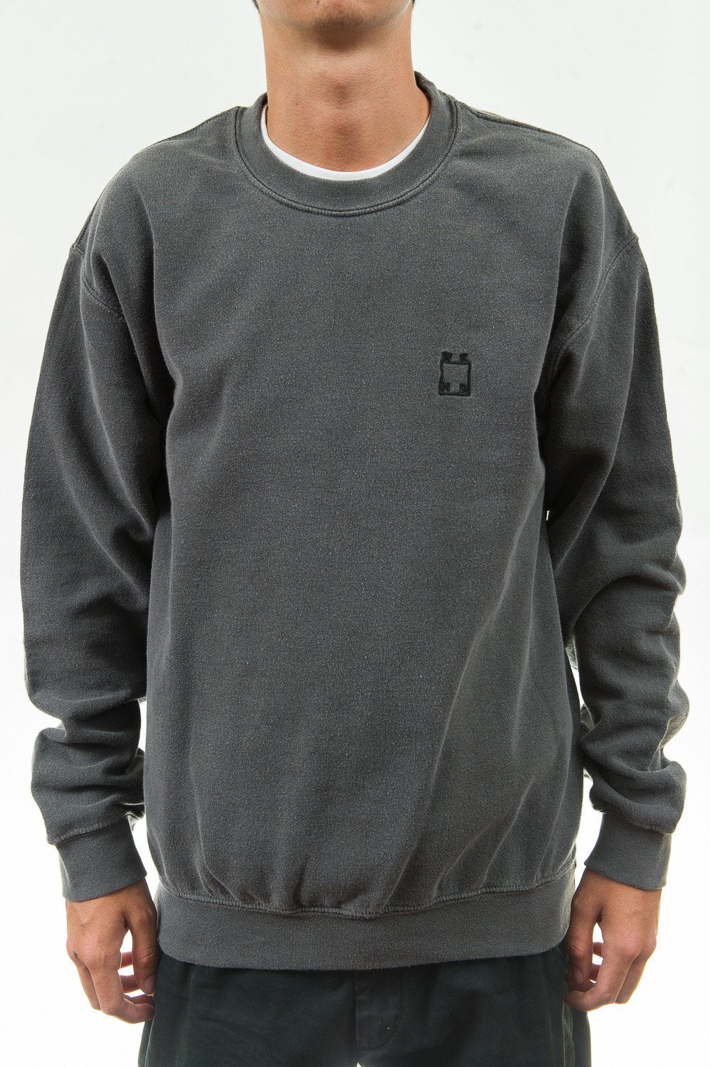 wknd 7500 overdyed logo crewneck fade black